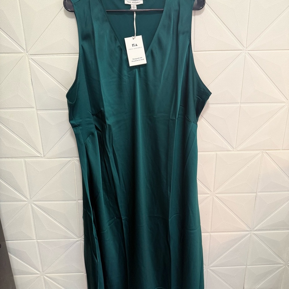 Green V-Neck Sheath Midi Dress for Cocktail Events